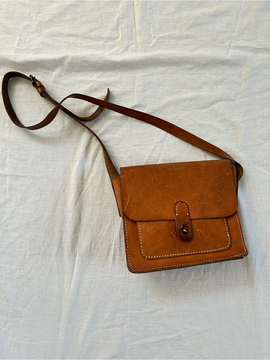 Handbags - Vintage Classic Brown Leather Crossbody Bag